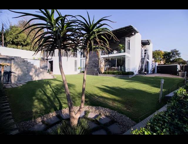 5 BEDROOM HOUSE FOR SALE IN WATERKLOOF HEIGHTS